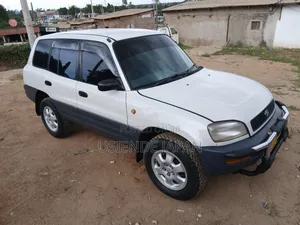Toyota RAV4 1999 White