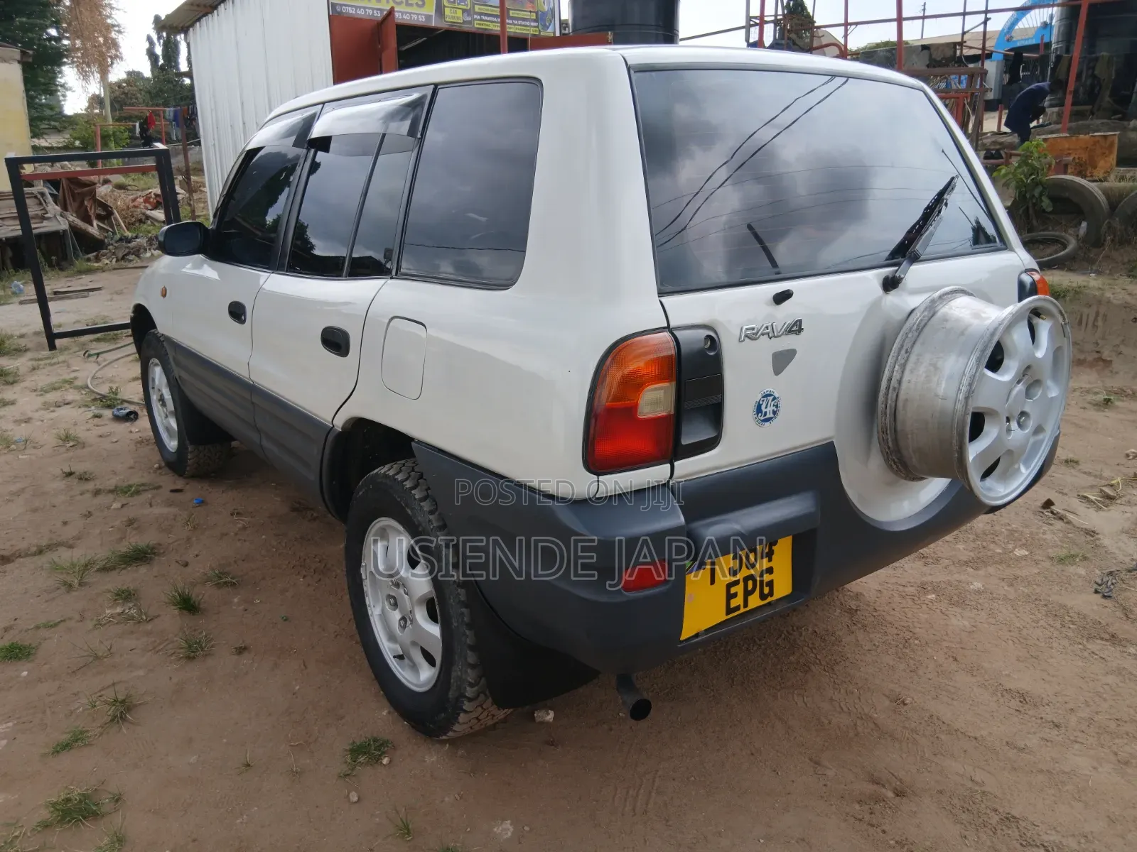 Toyota RAV4 1999 White