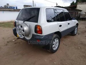 Toyota RAV4 1999 White