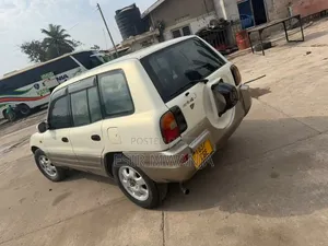 Toyota RAV4 1999 White
