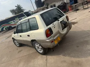 Toyota RAV4 1999 White