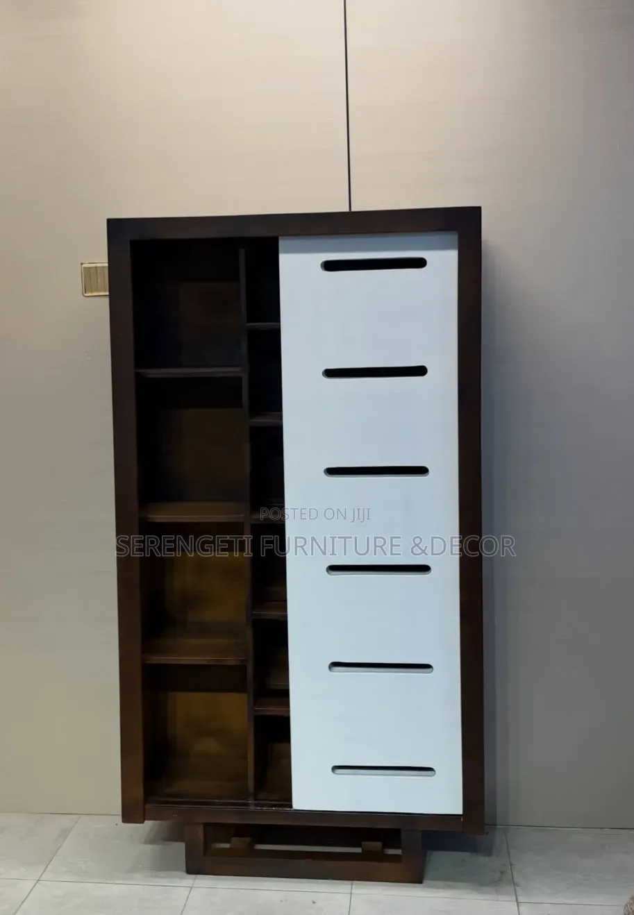 Simple Sliding Doors Wadrobe