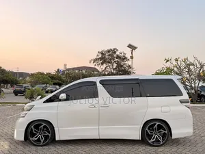 Toyota Vellfire 2010 White
