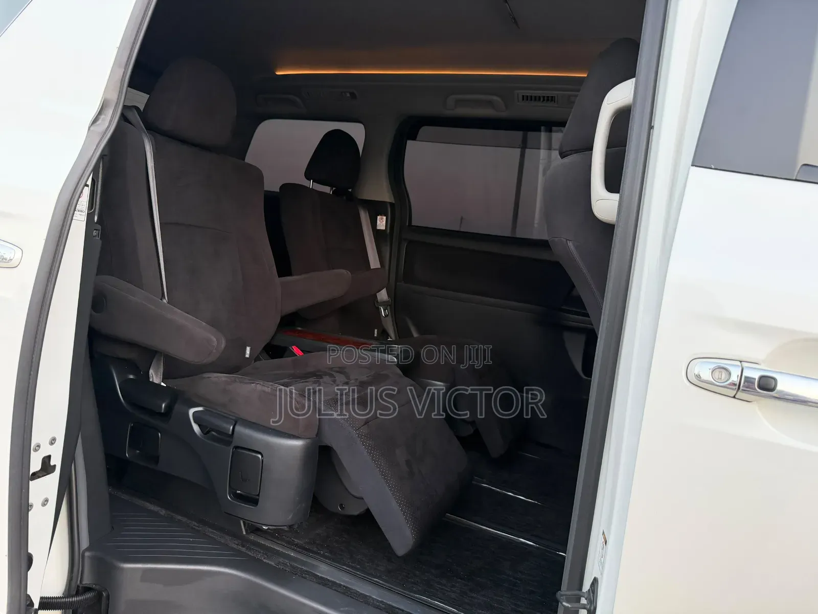 Toyota Vellfire 2010 White