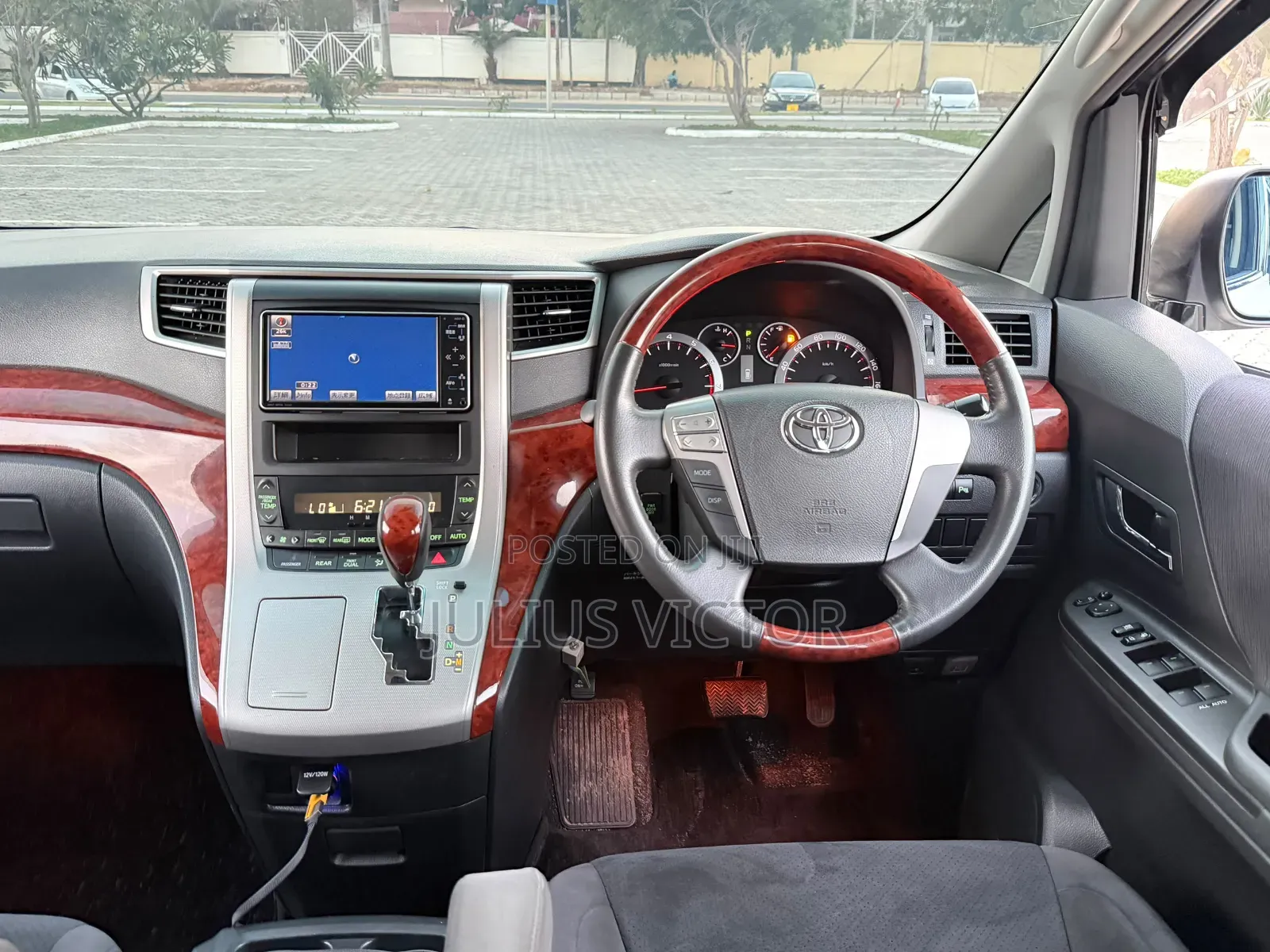 Toyota Vellfire 2010 White
