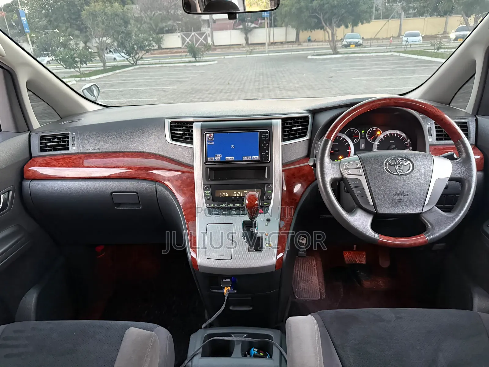 Toyota Vellfire 2010 White