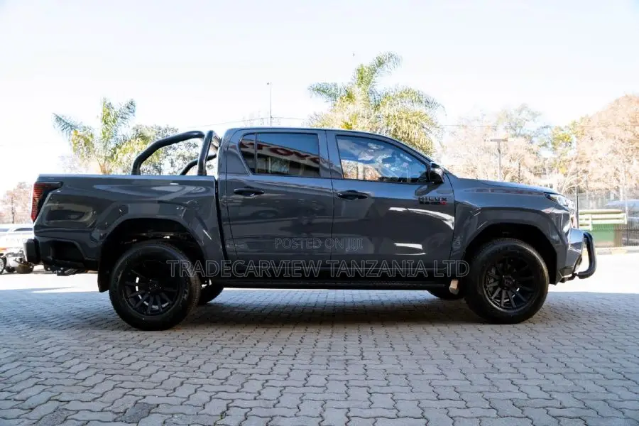 New Toyota Hilux SR (Diesel) 2026 Gray