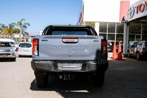 New Toyota Hilux SR (Diesel) 2026 Gray