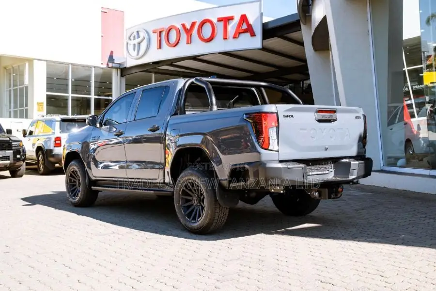 New Toyota Hilux SR (Diesel) 2026 Gray