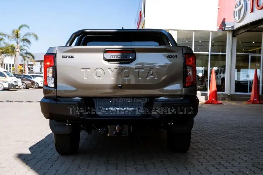 New Toyota Hilux SR (Diesel) 2026 Brown