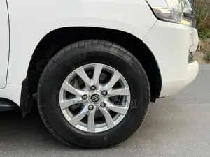 Toyota Land Cruiser 4.6 V8 VXR 2016 White