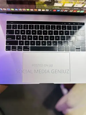 Laptop Apple MacBook Pro 2018 16GB Intel Core i7 SSD 512GB