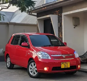 Toyota Raum 2005 Red