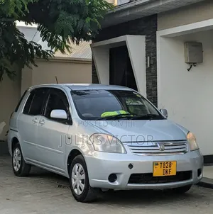 Toyota Raum 2005 Gray