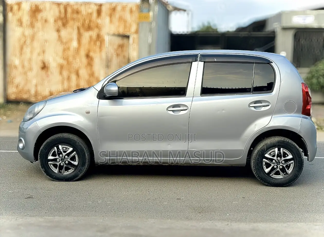 Toyota Passo 1.0 AWD 2011 Silver