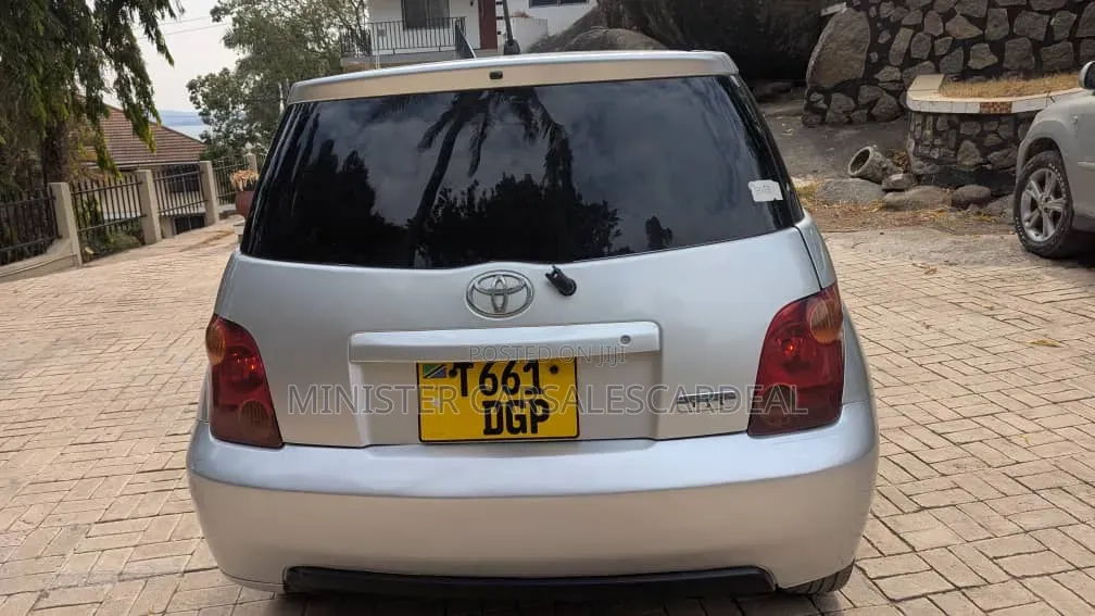 Toyota IST 2006 Silver