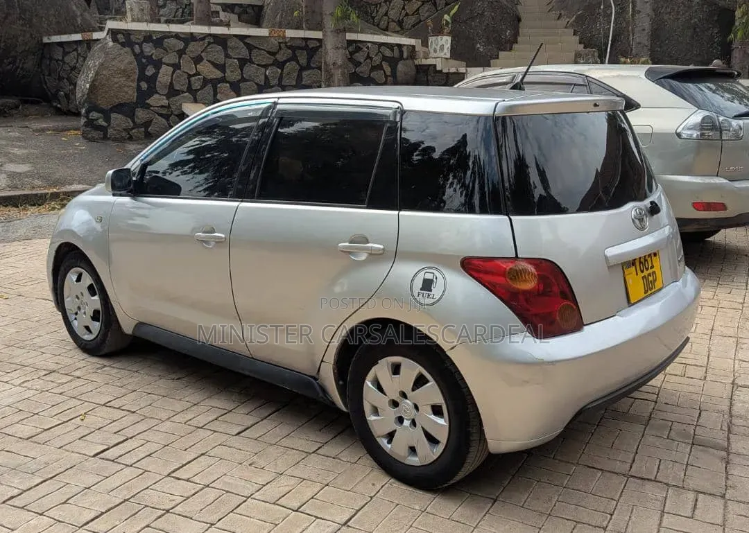 Toyota IST 2006 Silver