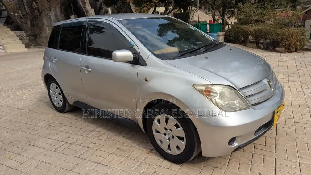 Toyota IST 2006 Silver