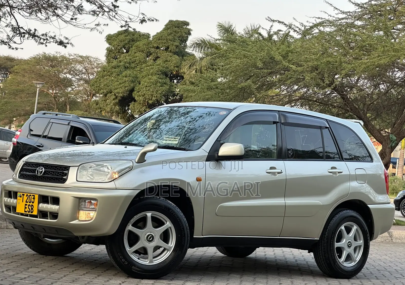 Toyota RAV4 Automatic 2003 Beige