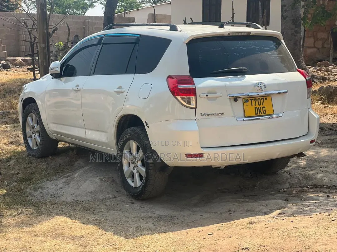 Toyota Vanguard 2009 White
