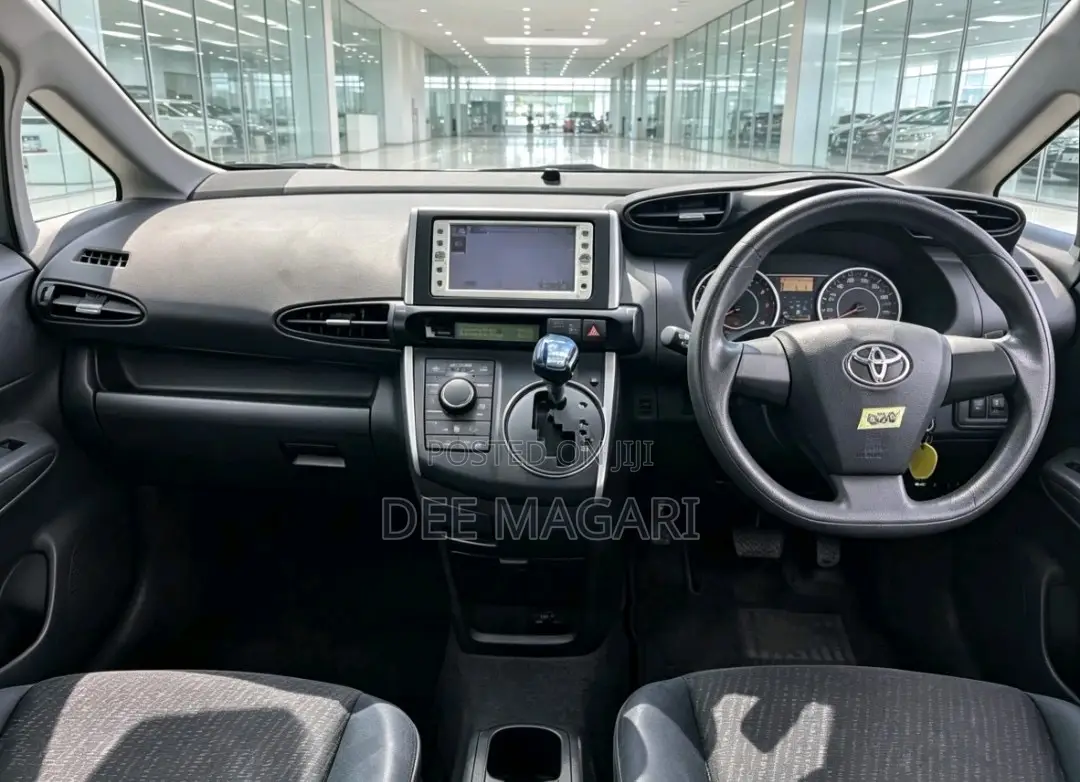 Toyota Wish 2011 Silver