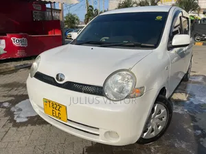 Toyota Sienta 2006 White
