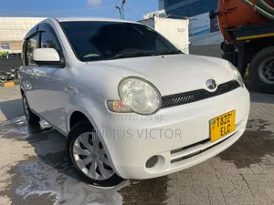 Toyota Sienta 2006 White