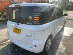Toyota Sienta 2006 White