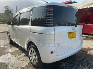 Toyota Sienta 2006 White