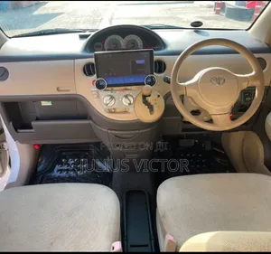 Toyota Sienta 2006 White