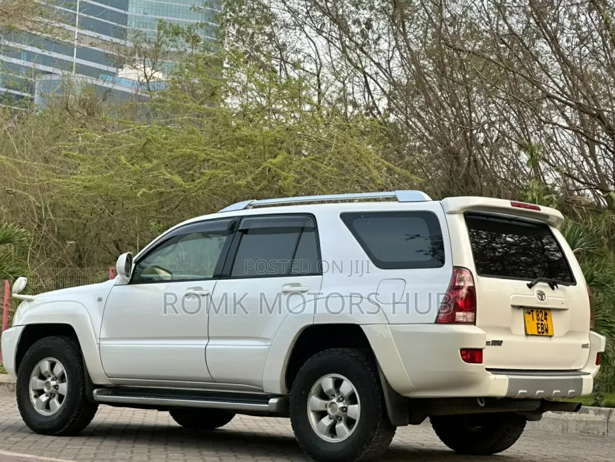 Toyota Hilux Surf 2004 White