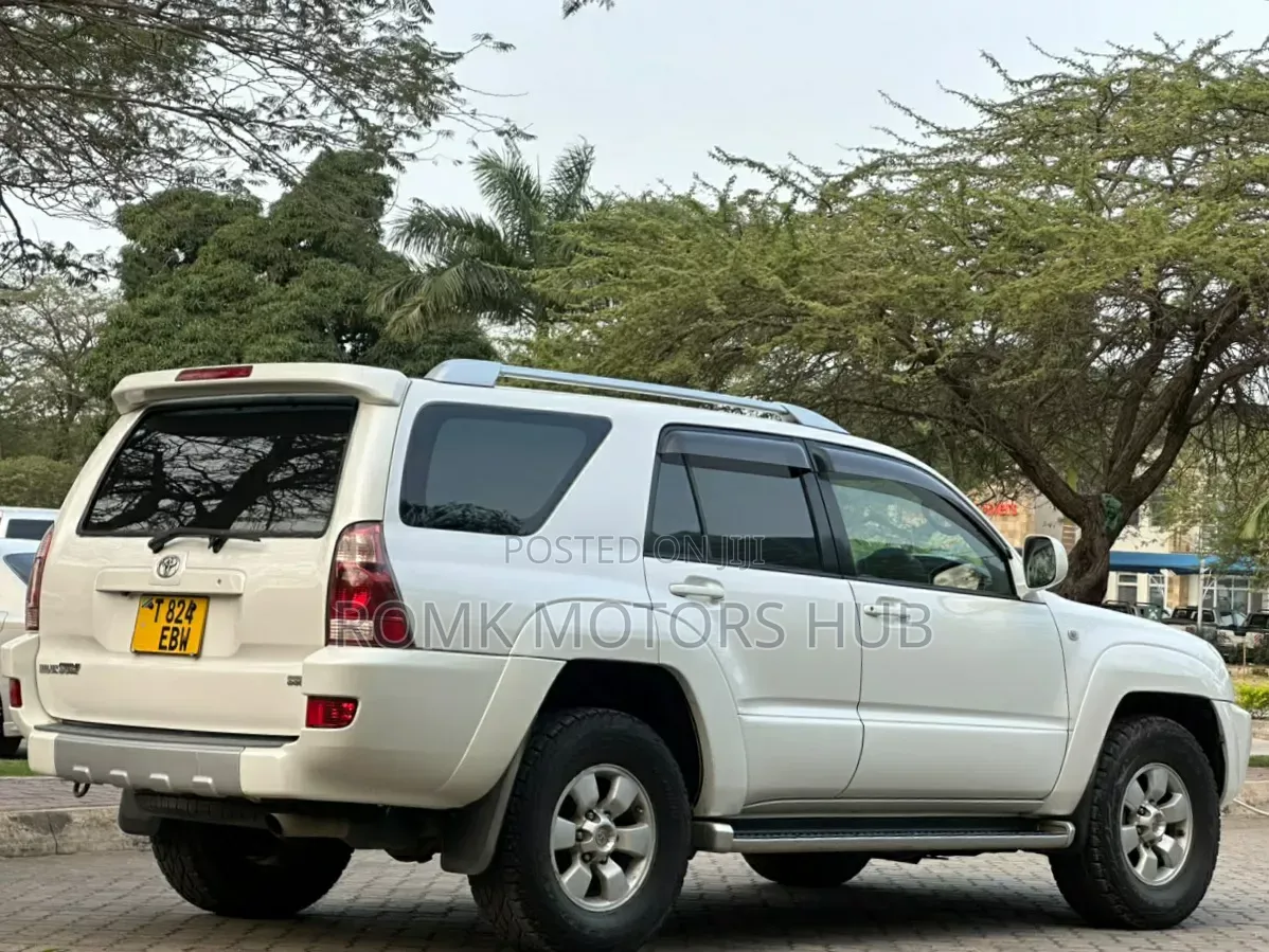 Toyota Hilux Surf 2004 White