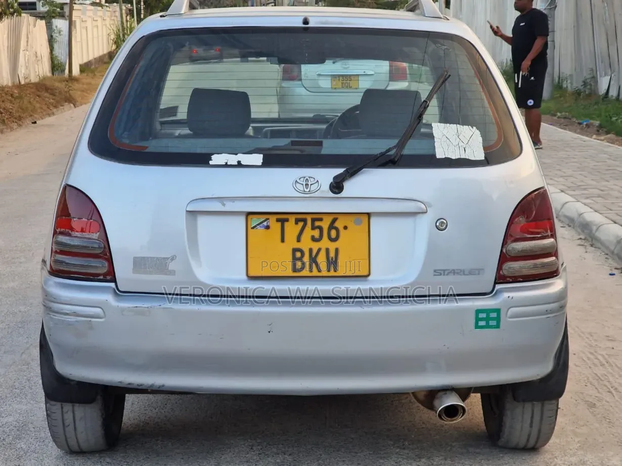 Toyota Starlet 1999 Silver
