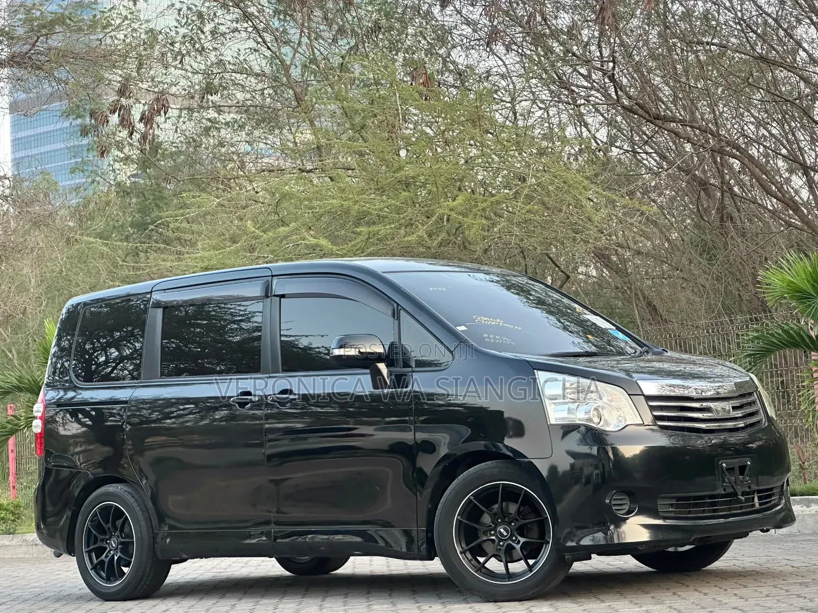Toyota Noah 2011 Black
