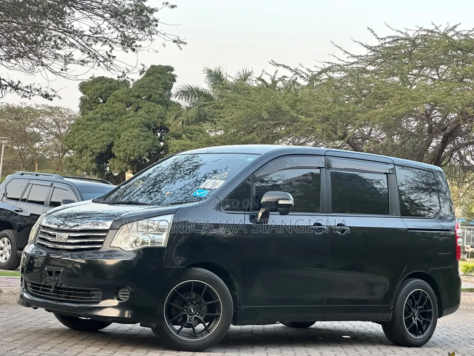Toyota Noah 2011 Black