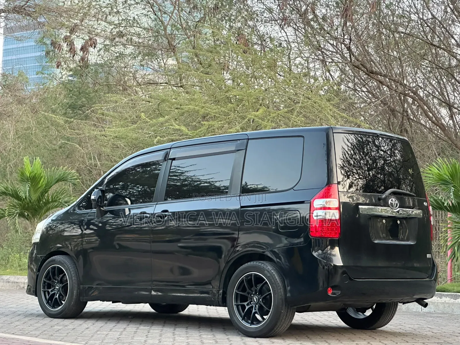 Toyota Noah 2011 Black