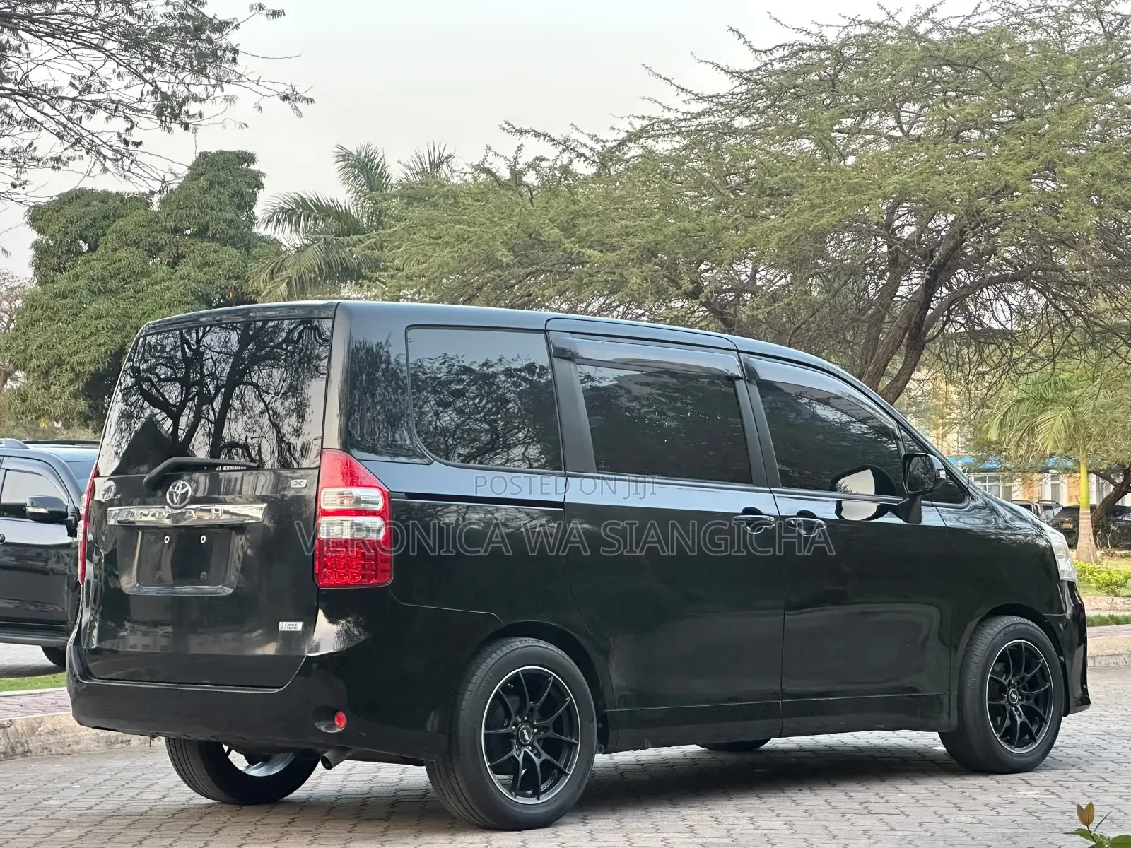 Toyota Noah 2011 Black