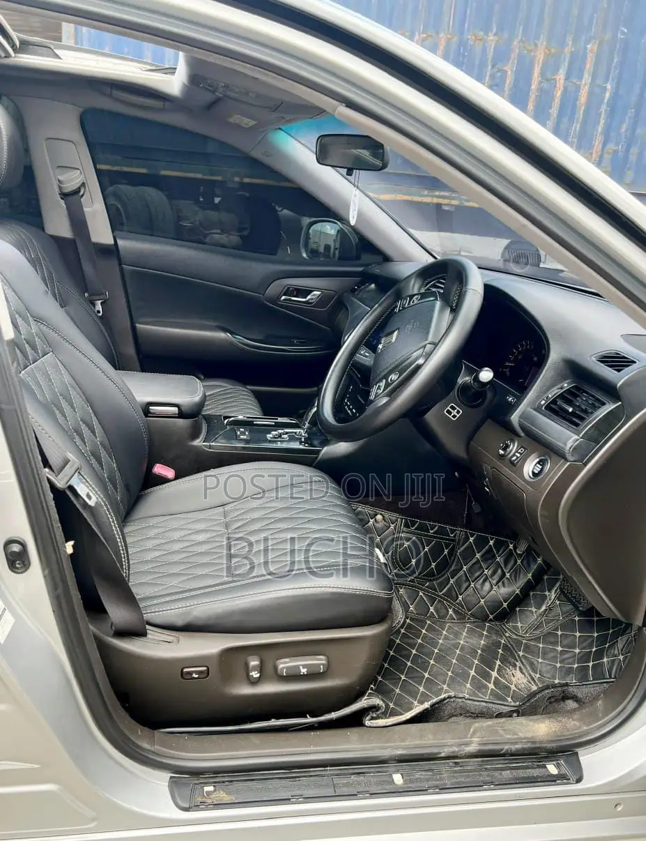 Toyota Crown 2009 Silver