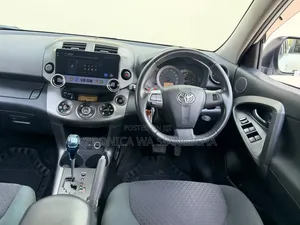 Toyota Vanguard 2011 White