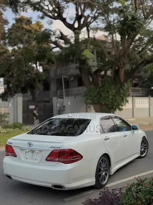 Toyota Crown 2009 White