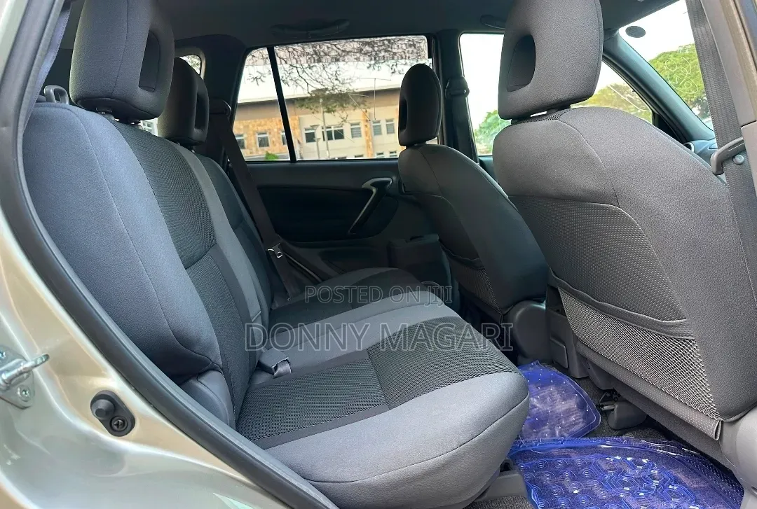 Toyota RAV4 Automatic 2003 Gold
