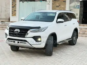 Toyota Fortuner 2022 White
