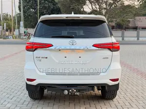 Toyota Fortuner 2022 White