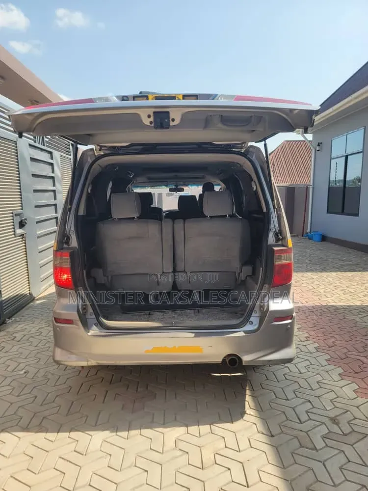 Toyota Alphard 2005 Gray