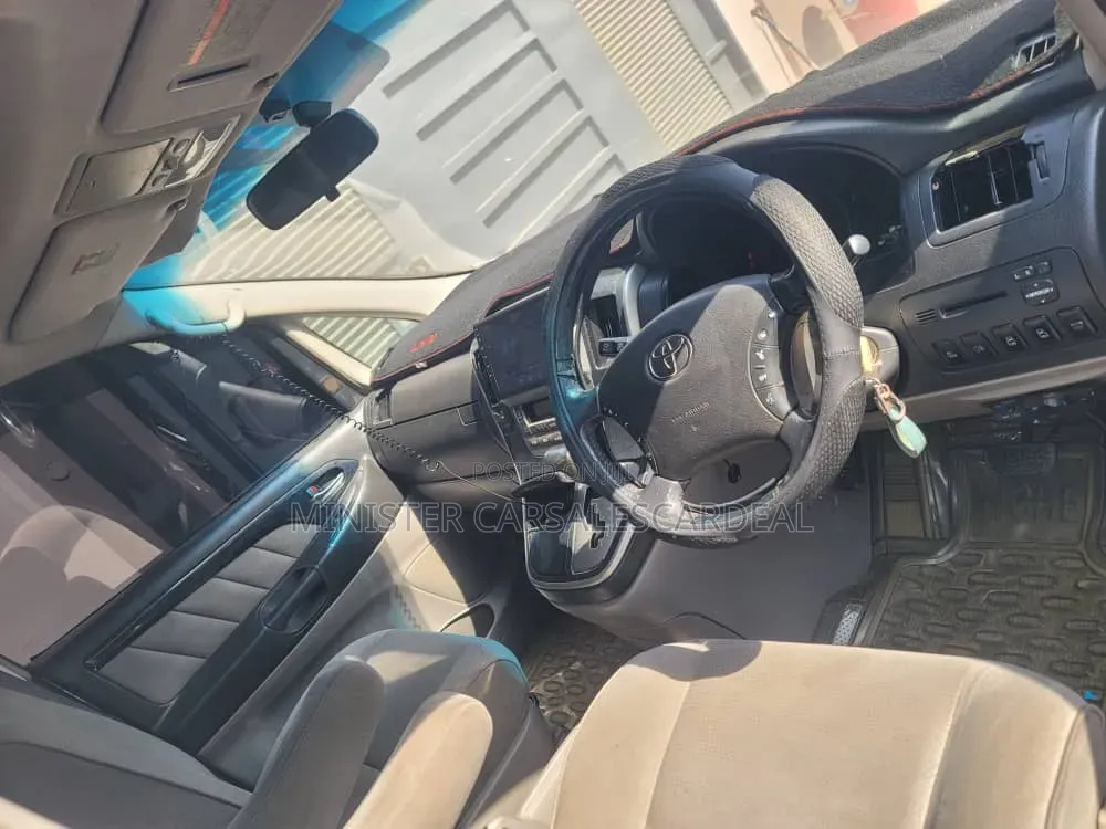 Toyota Alphard 2005 Gray