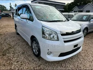 Toyota Noah 2010 White
