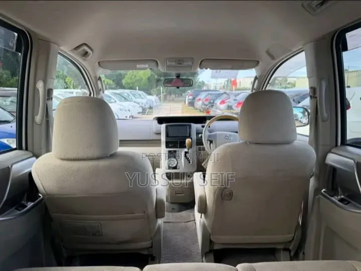 Toyota Noah 2010 White