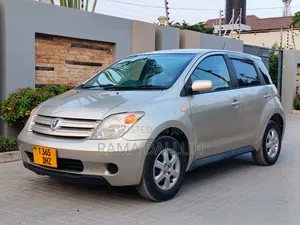 Toyota IST 2003 Gold