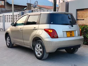 Toyota IST 2003 Gold
