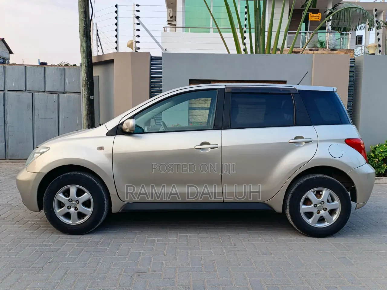 Toyota IST 2003 Gold
